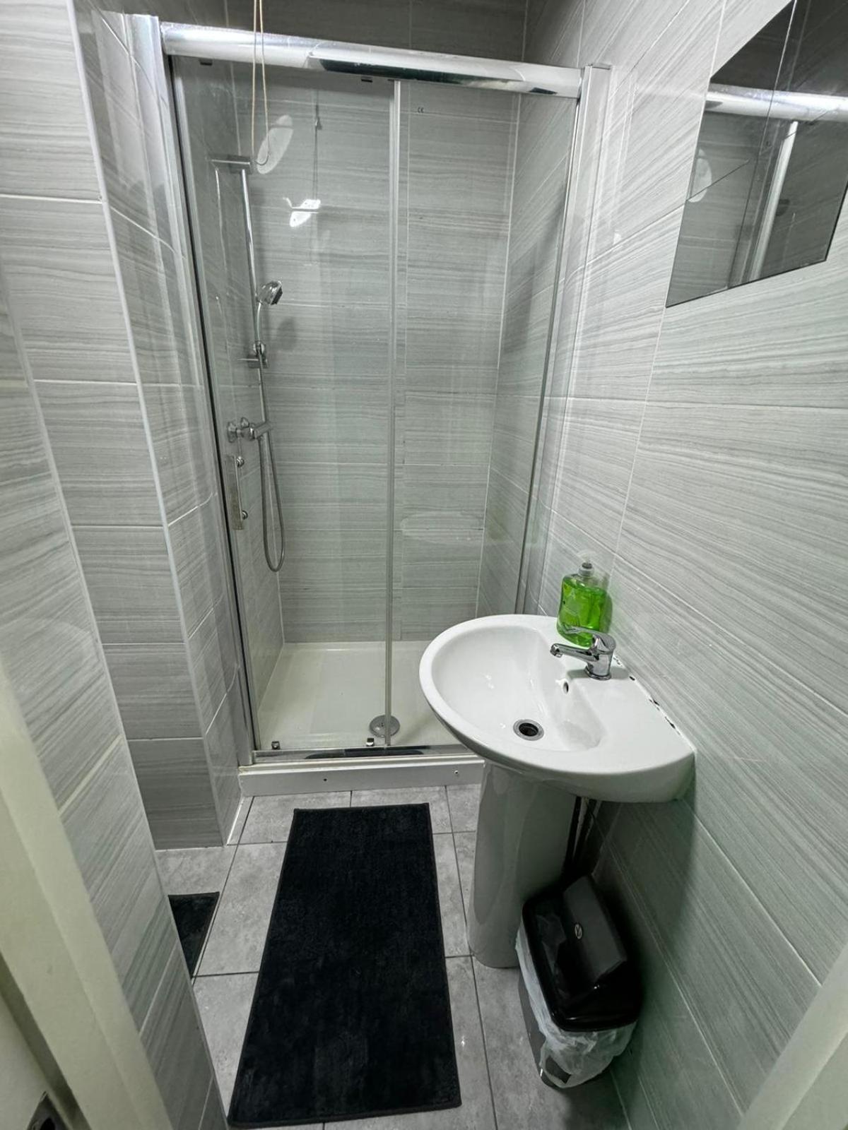 Deluxe Ensuite Double Room With Ensuite Coventry Bagian luar foto